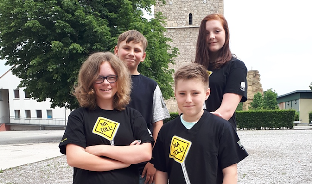 Bild: Vier "Schulreporter" der Petersbergschule: Michael Scharfe, Leonie Mariella Herud (v.l. oben), Michelle Schmidt und Hannes Willerbach (v.l. unten)