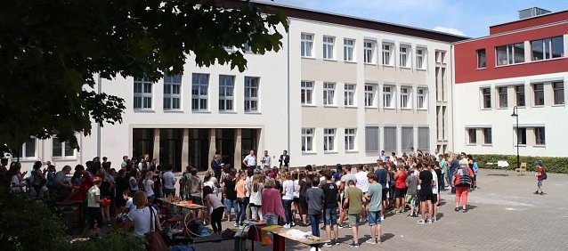 Bild: Auf die frische Fassade soll auch die Sanierung der Innenr&auml;ume des Friedrich-Schiller-Gymnasiums folgen