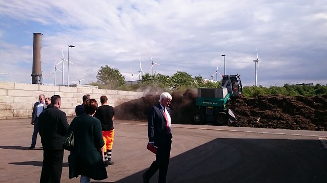 Bild: Gr&uuml;nabfallverarbeitung am Abfallwirtschaftszentrum Nentzelsrode
