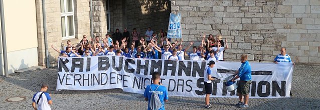 Bild: Wacker-Fans vor dem B&uuml;rgerhaus