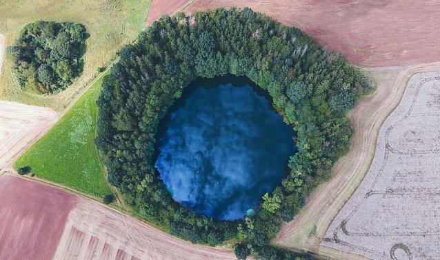 Bild: Das gro&szlig;e Seeloch von oben
