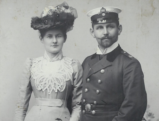Bild: Historische Fotografie aus einer alten Familienchronik.