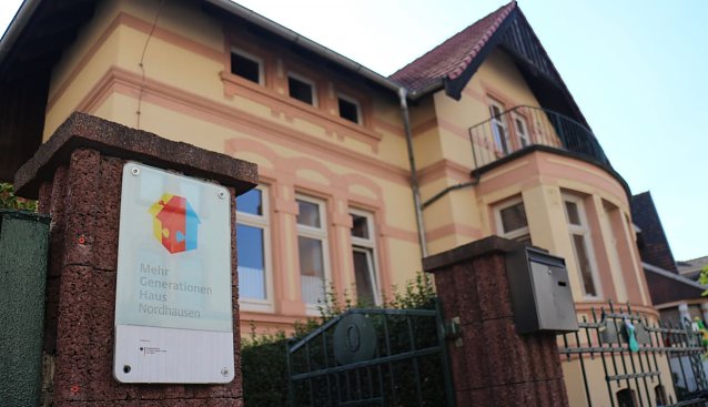 Bild: Zwei H&auml;user ein Dach - aus dem "MeGeHa" und dem "Haus der Kinder" wird das "Haus der Generationen"