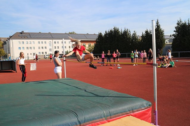 Bild: 24 Mannschaften aus acht Schulen traten auf dem Hohekreuz-Sportplatz an