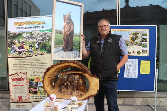 Bild: Wolfgang Bonke will mit "Bienotopia" im Harz sicheren Lebensraum f&uuml;r Wildbienen und andere best&auml;ubende Insekten schaffen