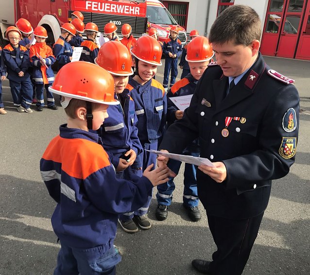 Bild: Dass die Jugendarbeit in den Freiwilligen Feuerwehren mehr als nur das Ausrollen von Schl&auml;uchen ist, haben am vergangenem Wochenende 26 Nachwuchsbrandsch&uuml;tzer aus den Jugendfeuerwehren Bleicherode, G&ouml;rsbach, Heringen, Nordhausen-Mitte, R&uuml;xleben sowie Klein- und Gro&szlig;werther erfolgreich bewiesen