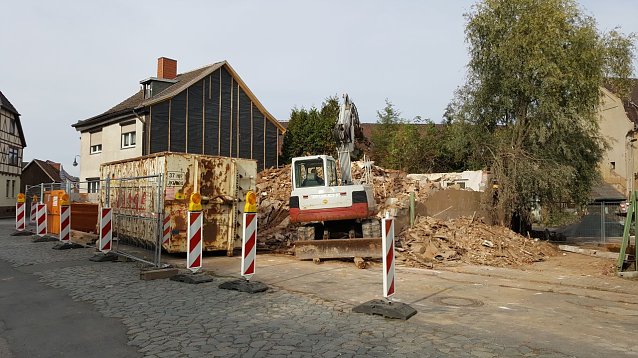 Bild: Die Stadt Nordhausen hat jetzt ein bauf&auml;lliges Geb&auml;ude im Ortsteil Bielen, Zum Schmiedetor 5, im Rahmen einer sogenannten "Ersatzvornahme" abrei&szlig;en lassen. 