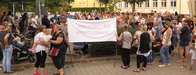Bild: Demonstrationen von Eltern und Kindern in Ilfeld