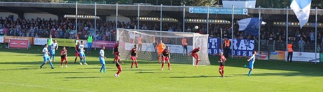Bild: FSV Wacker 90 gegen den FC Rot-Wei&szlig; Erfurt