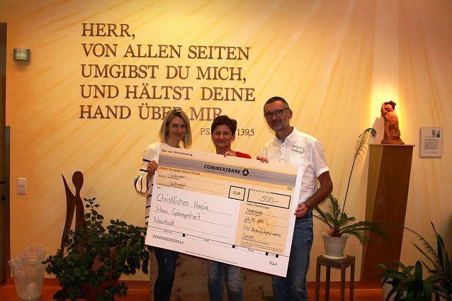 Bild: Scheck&uuml;bergabe an das Hospiz Neustadt