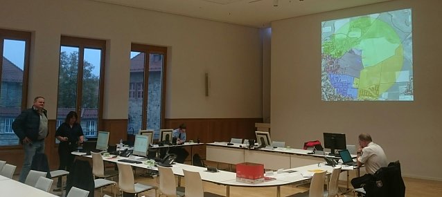 Bild: Lagezentrum im Ratssaal