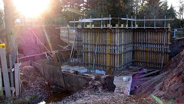 Bild: Bauwerk in der Gumpe