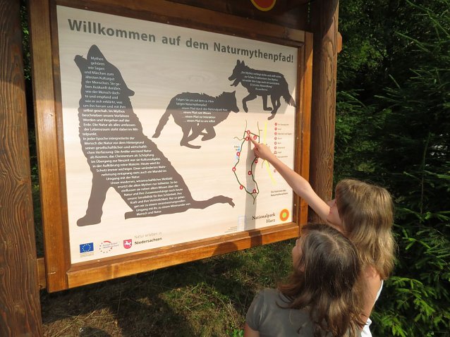 Bild: Die Stationen des bei Gro&szlig; und Klein beliebten Naturmythenpfades bei Braunlage werden im Winter abgebaut