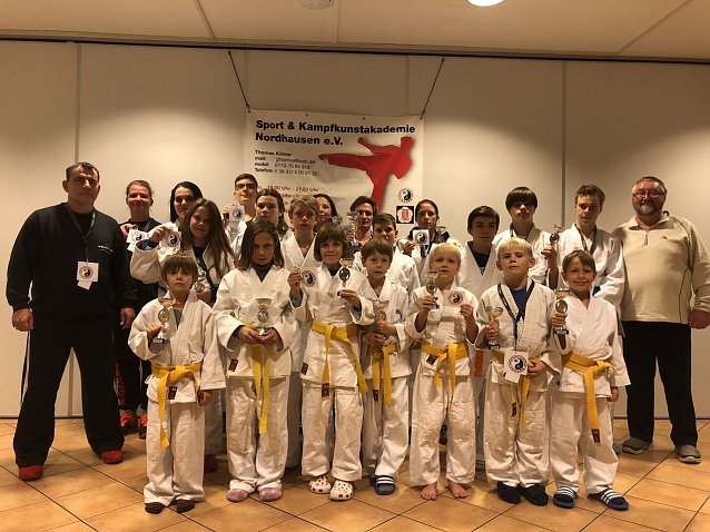 Bild: Wie jedes Jahr fuhren die Judokas der Sport & Kampfkunstakademie Nordhausen mit Betreuern und Eltern nach Holland um ihr K&ouml;nnen auch international im Judo/ Rou&acute;dao zu zeigen