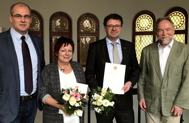 Bild: die VG-Vorsitzende Uta Altenburg, Landrat Matthias Jendricke, B&uuml;rgermeister Frank Rostek und Albrecht-Andreas Junker von der Kommunalaufsicht