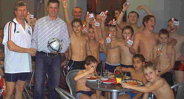 Bild: Badespa&szlig; f&uuml;r Fussball-Nachwuchs