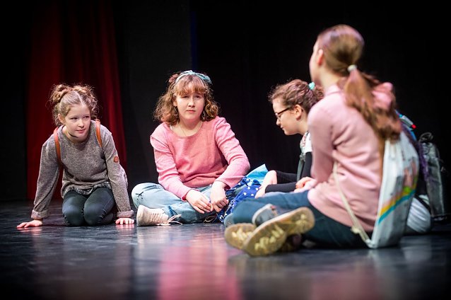 Bild: Der Jugendclub Junior auf der B&uuml;hne