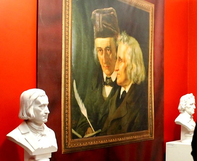 Bild: Im Kunsthaus Meyenburg sind zurzeit die Br&uuml;der Grimm zu Gast.