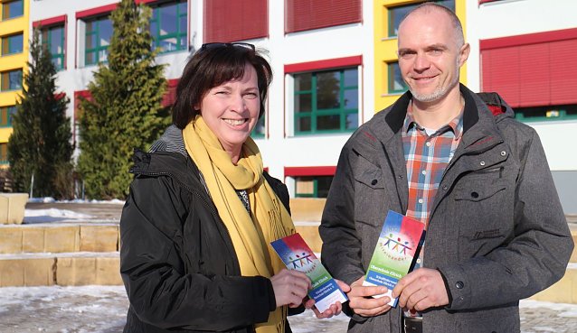 Bild: Schulleiterin Carola B&ouml;ck und der Vorsitzende des Schulf&ouml;rdervereins der Oberschule Ellrich, Bj&ouml;rn Diener