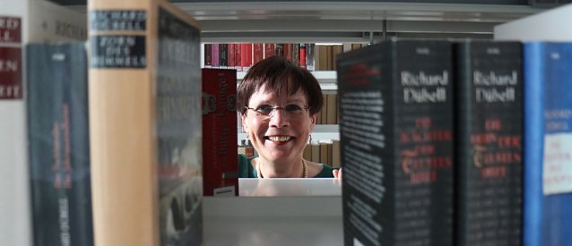 Bild: Leselust wecken - Bibliotheksleiterin Hildegard Seidel stellte heute das Programm der Stadtbibliothek im Fr&uuml;hjahr vor