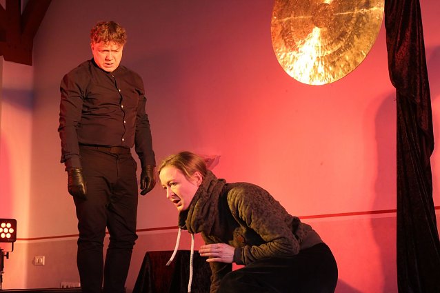 Bild: Das Schauspielduo J&uuml;rgen Larys und Susanne Hocke 