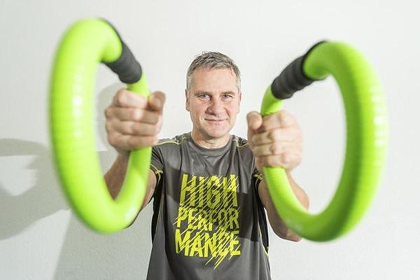 Bild: Frank Ballhause bietet demn&auml;chst im Nordhaus einen Kurs mit smovey-Ringen an.
