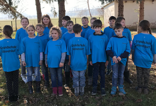 Bild: Neue Shirts f&uuml;r Wipperdorfs Grundsch&uuml;ler