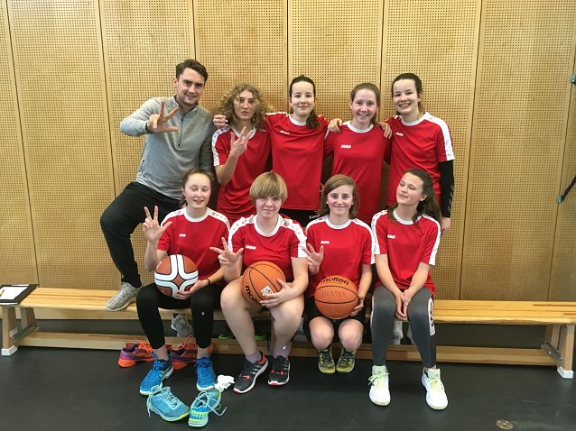 Bild: Herder-Gymnasium belegt f&uuml;nften und  dritten beim Landesfinale im Basketball 