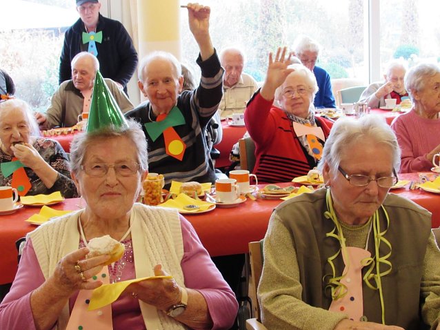 Bild: Fasching im Seniorenheim Katharina-von-Bora