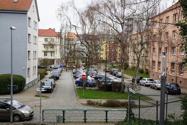 Bild: Das neue Parkhaus  soll auf dem jetzigen Parkplatz in der Stra&szlig;e Am Petersberg entstehen. Eine Etage wird unterirdisch errichtet. 