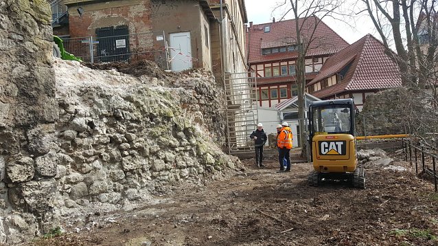 Bild: Sanierungsarbeiten an der Stadtmauer haben begonnen