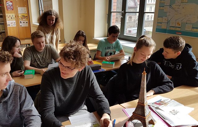 Bild: Iris Patat im Franz&ouml;sischunterricht am Humboldt-Gymnasium
