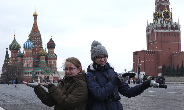 Bild: Beim Bundesfinale im Russisch-Wettbewerb belegten Vivien und Sophie den dritten Platz - als Belohnung ging es jetzt nach Russland
