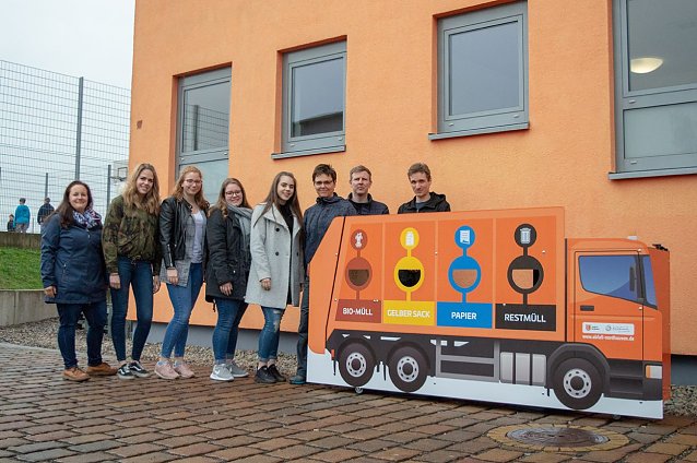 Bild:  Helene Bergmann, Anna Luca Hausen, Elisa-Sophie Kehrau und Sarah Keilholz haben den Ist-Zustand an ihrer Schule analysiert