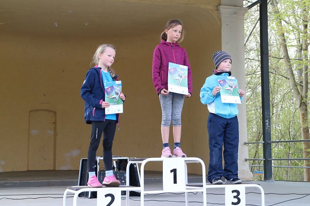 Bild: Die drei schnellsten Nachwuchsl&auml;uferin unter den Kleinen, v.l.: Frieda Charlotte Tolle, Dietke Schimpff, Alina Sternkopf