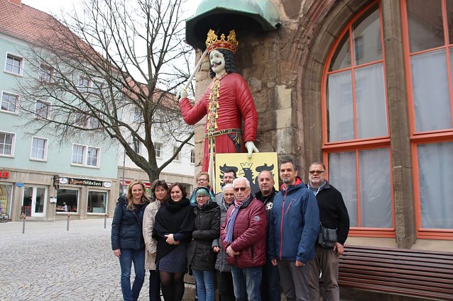 Bild: Mitarbeitende der Jugendfreizeith&auml;user und beteiligter Partner: B&auml;rbel Schulze, Sabine Eisterhues, Julia Seibel, J&ouml;rg Brelinger, Dennis R&uuml;ter (alle Bochum) und Reiner Schumann, Falken Nordhausen e.V., Jochen Tischer, Vors. Freundeskreis Bochum, Colin Reu&szlig;, Rothleimm&uuml;hle, Carmen Witzel, Rothleimm&uuml;hle, Kathleen Scholz, Stadtratsb&uuml;ro/Partnerst&auml;dte der Stadtverwaltung Nordhausen. Oberb&uuml;rgermeister Kai