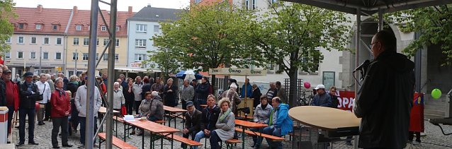 Bild: 1. Mai auf dem Nordh&auml;user Rathausplatz 