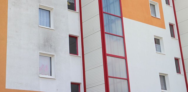 Bild: Frische Fassade: einmal alt (links) und einmal neu