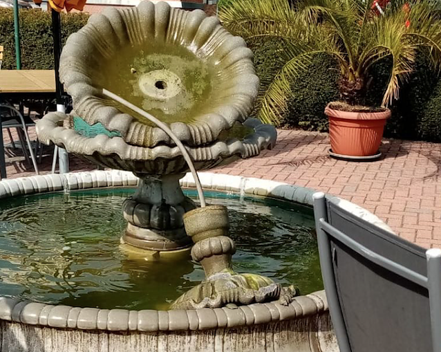 Bild: Besch&auml;digter Zierbrunnen in Ilfeld