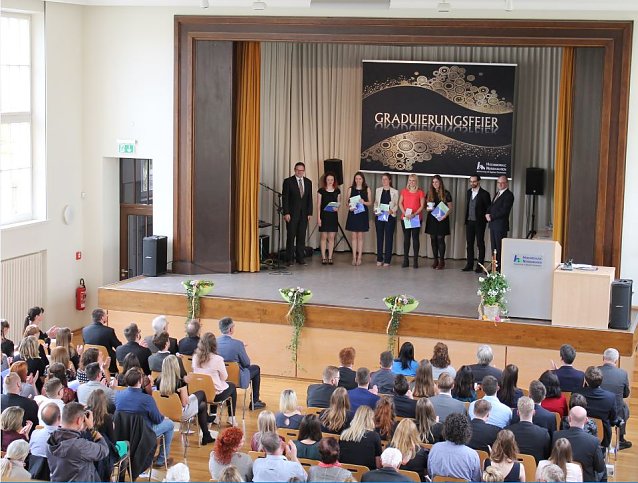 Bild: Graduierungsfeier der Absolventinnen und Absolventen der HSN