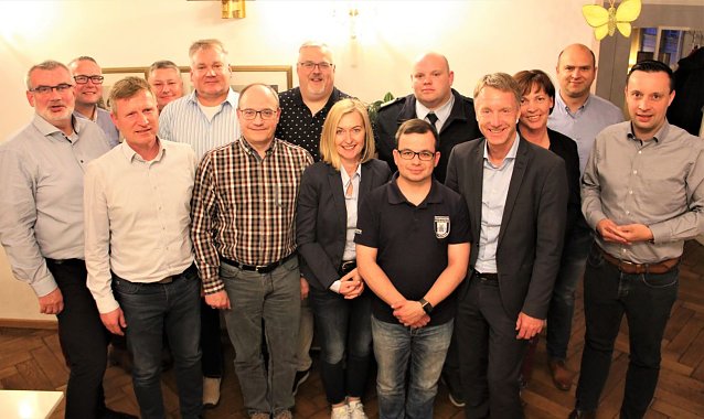 Bild: Die G&auml;ste des CDU-Fachgespr&auml;chs Innere Sicherheit, Ordnung und Feuerwehren. Gespr&auml;chspartner war auch der Innenexperte der CDU-Landtagsfraktion und fr&uuml;herer Leitender Polizeidirektor, Raymond Walk (4.v.r.)