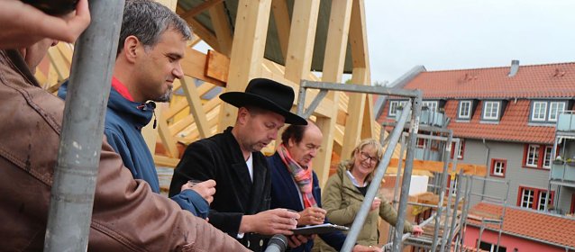 Bild: Richtfest in der Sch&auml;rfgasse