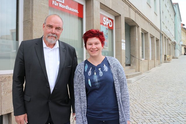 Bild: Orts- und Kreisvorsitz wollen an einem Strang ziehen: Georg M&uuml;ller und Anika Gruner