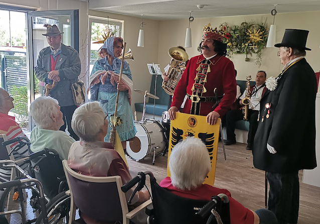 Bild: Traditionsbesuch vom Roland und Konfifchen 