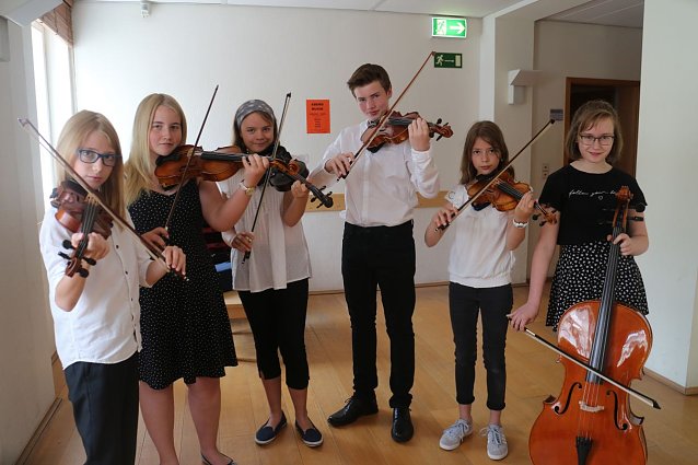 Bild: Die Streicher der Kreismusikschule laden am 28. Juni um 18 Uhr in die Blasiikirche zum gro&szlig;en Konzert