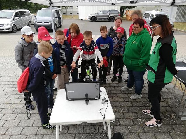 Bild: wei&szlig;russische Kinder