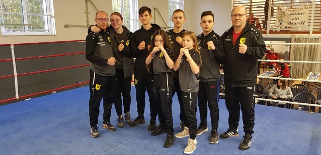 Bild: us Nordhausen  reisten das Trainergespann Mathias Scherfing, Andreas Dietrich-Scherfling und der Nachwuchstrainer Kevin K&ouml;rner mit Ihren Sch&uuml;tzlingen, Angelie Scherfling, Canan-Cansu Atak, Kisha Scherfling, Jangir Osmanov, Yani Koychev und Collin Ostmann an