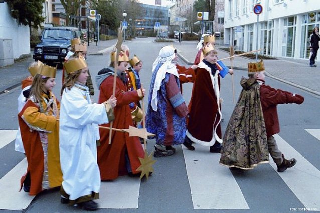 Bild: Sternsinger unterwegs