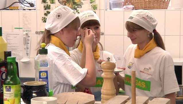 Bild: Junge K&ouml;chinnen