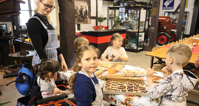   <i>Kinder des integrativen Kindergartens Idas Wald- und Wiesenkinder im Museum Tabakspeicher beim Besuch der M&uuml;hlenausstellung und Pl&auml;tzchen backen Foto: Pressestelle Stadt Nordhausen